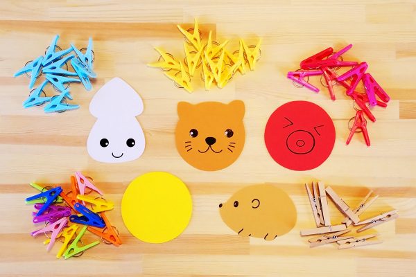 園児が夢中で遊ぶ♪簡単手作りおもちゃ2歳児向け イメージ